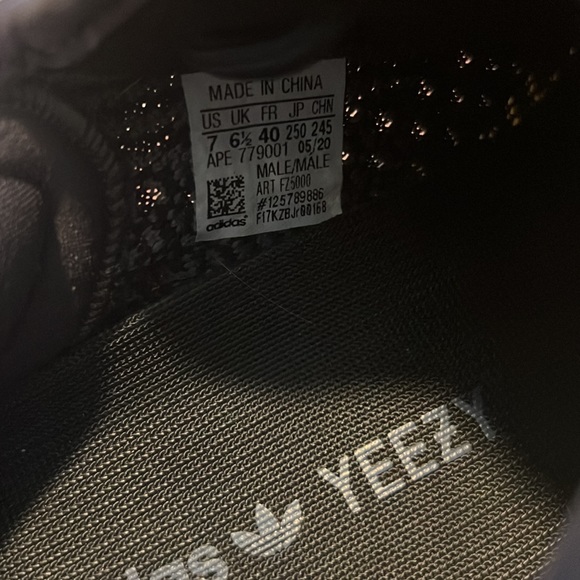 Yeezy Boost 350 V2 'Carbon' - Picture 6 of 6